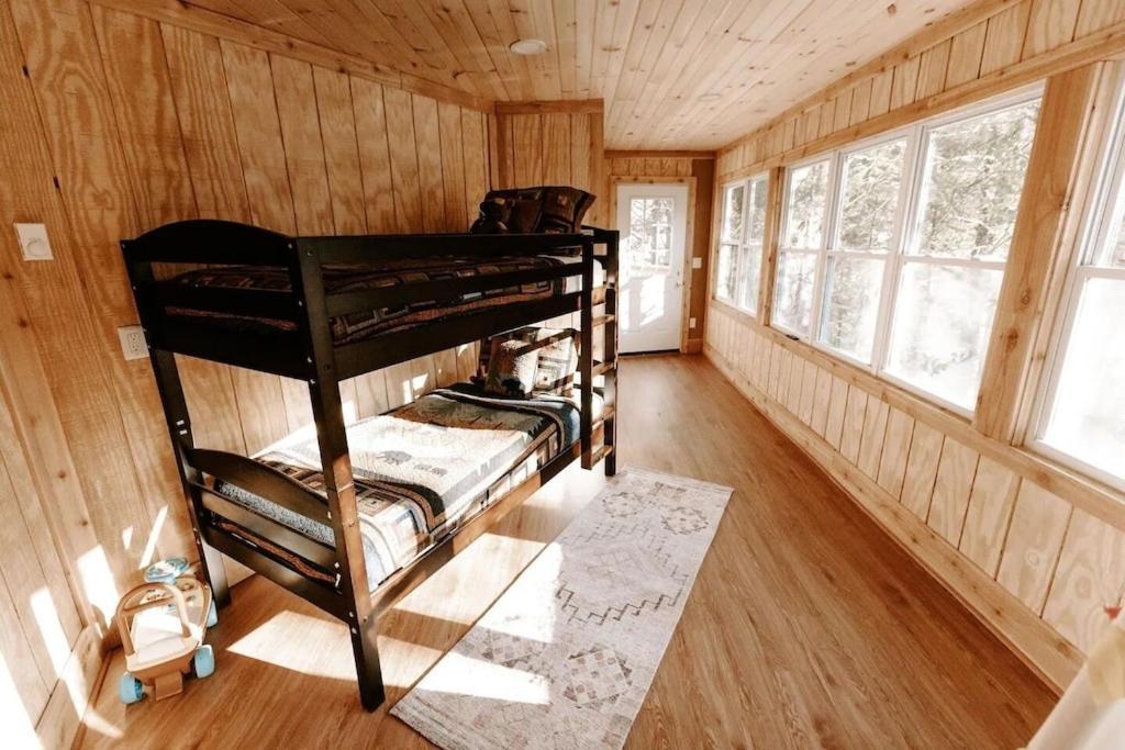 Cabin With Treehouse Views, 3 King Beds, 4 Bunks, And Large Hot Tub! Gatlinburg Luaran gambar