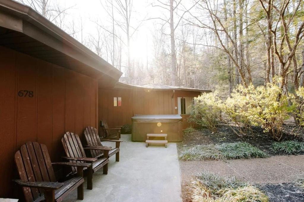 Cabin With Treehouse Views, 3 King Beds, 4 Bunks, And Large Hot Tub! Gatlinburg Luaran gambar