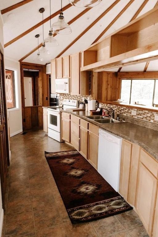 Cabin With Treehouse Views, 3 King Beds, 4 Bunks, And Large Hot Tub! Gatlinburg Luaran gambar