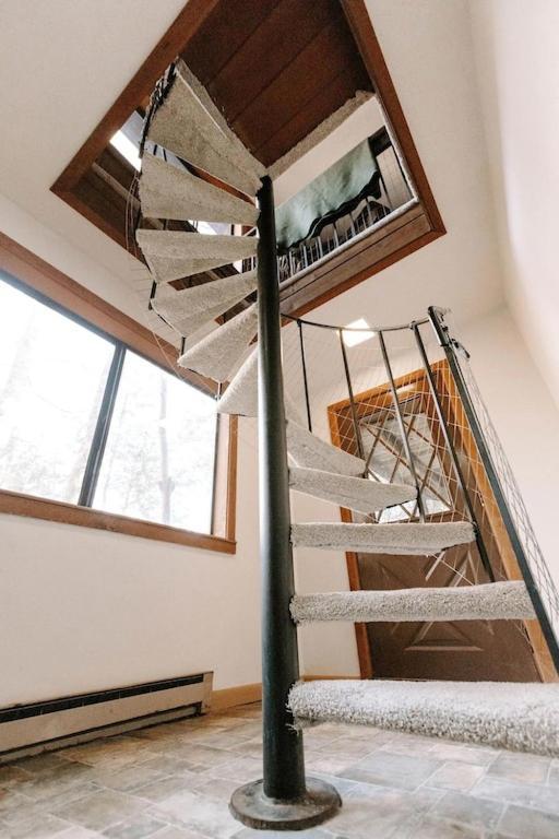 Cabin With Treehouse Views, 3 King Beds, 4 Bunks, And Large Hot Tub! Gatlinburg Luaran gambar